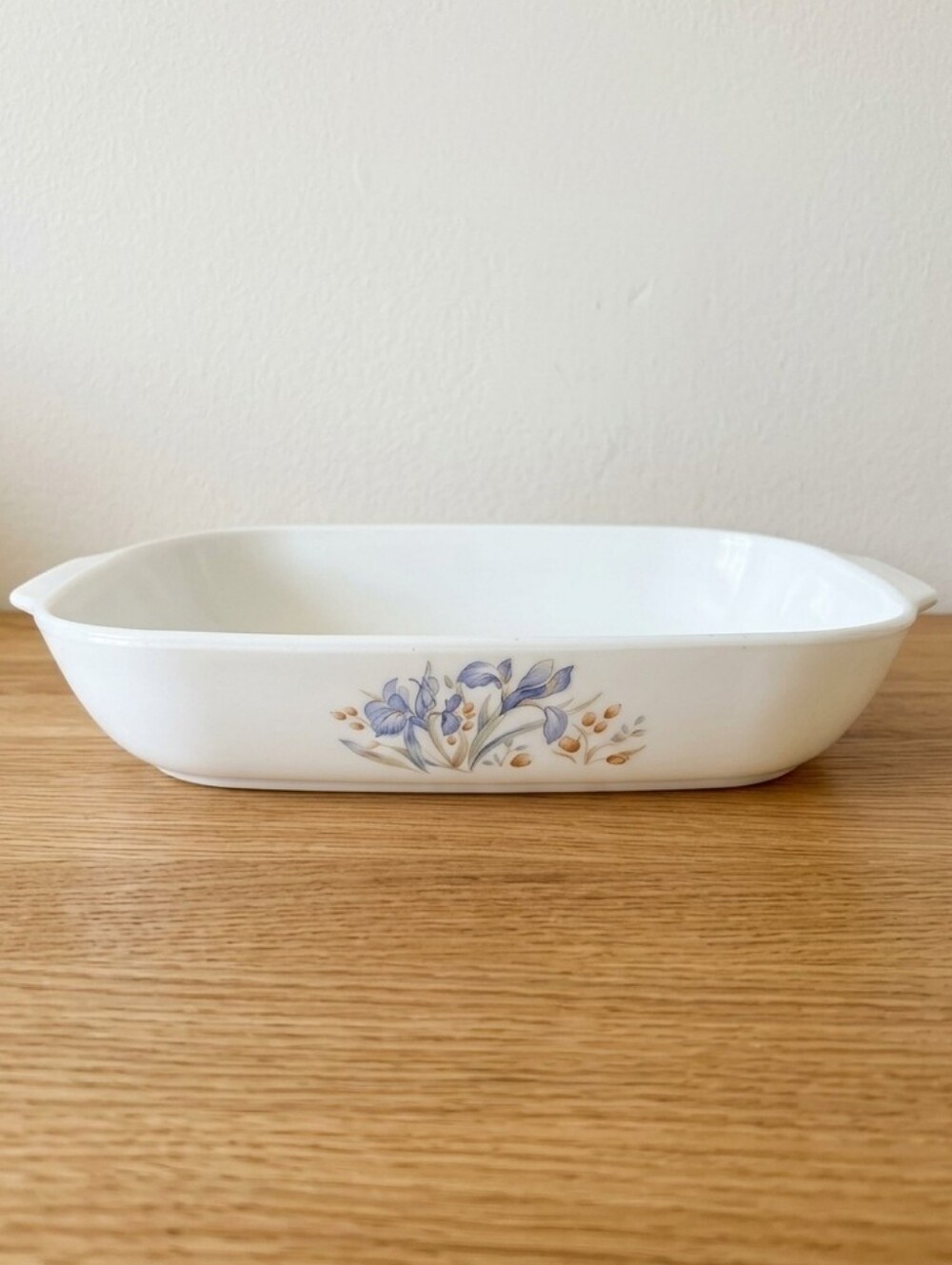 🌸 Vintage Pyrex England Oval Baking Dish – Blue Iris Motif